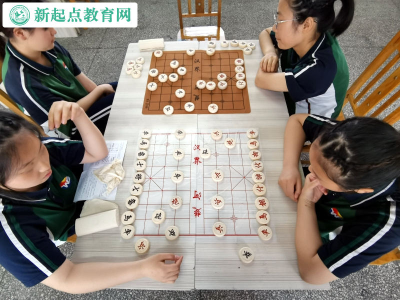 新起點叛逆孩子成長學校帶領孩子感受象棋魅力