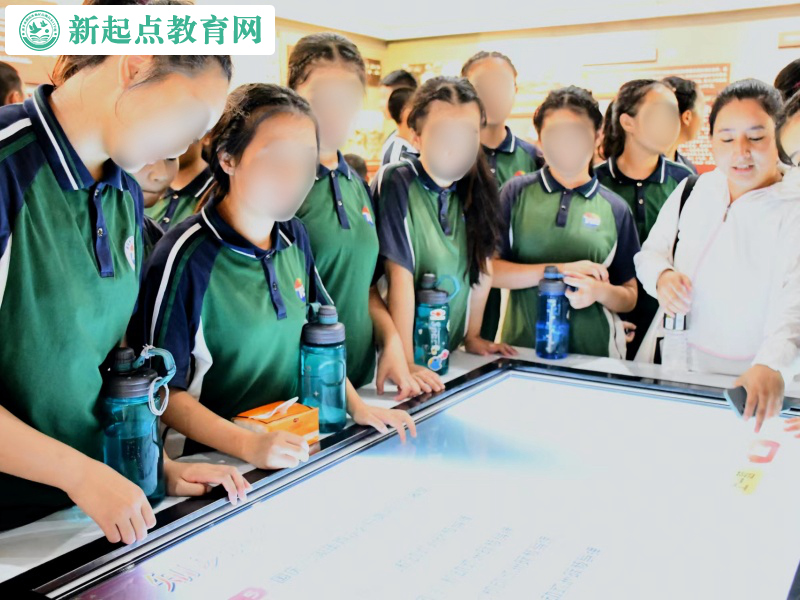 新起點教育專門學校組織學生參觀雷鋒紀念館