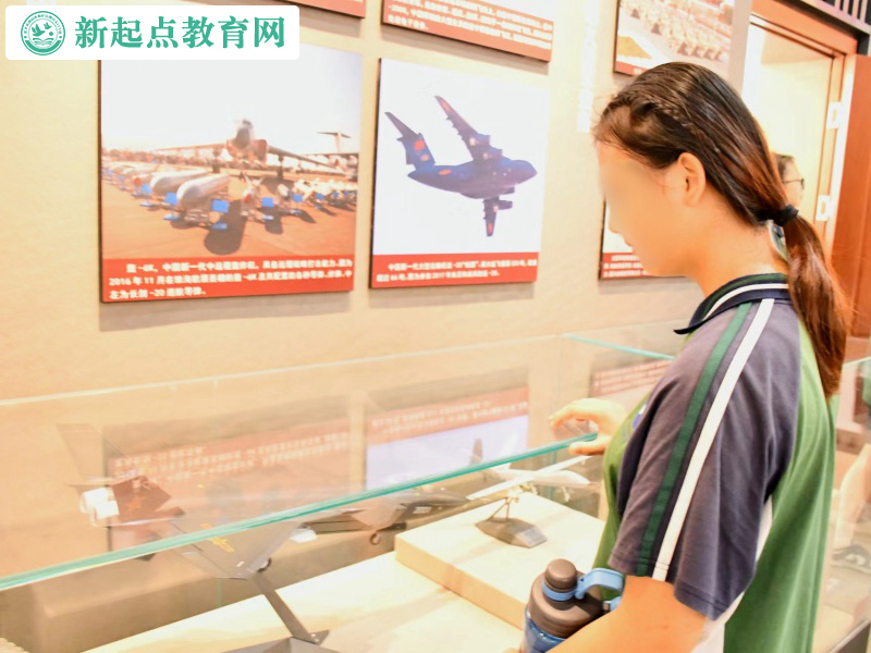 新起點教育專門學校組織學生參觀雷鋒紀念館