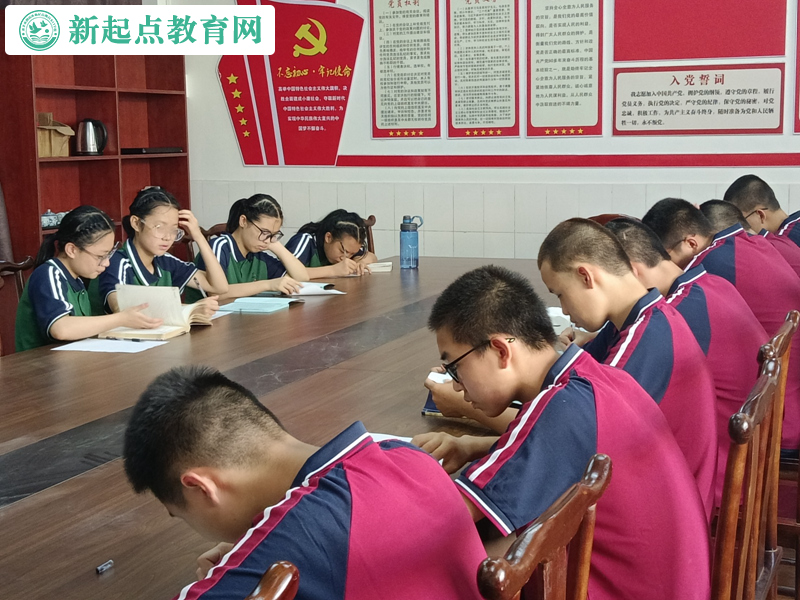 初中生叛逆期教育學(xué)校組織讀書分享會