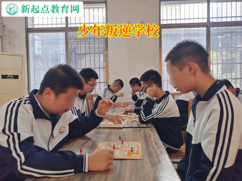 少年叛逆學校矯正高中早戀難題