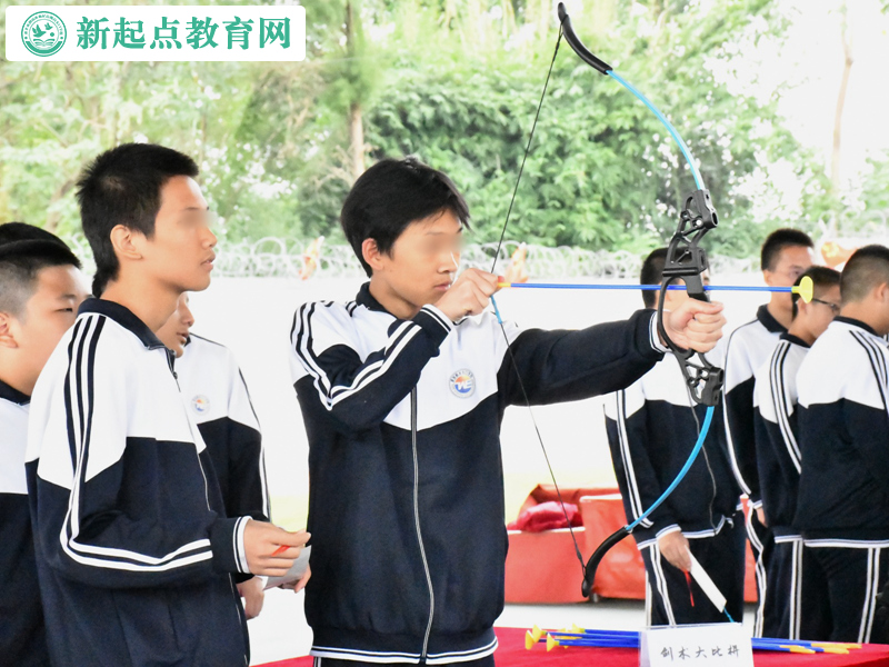 學生叛逆期封閉式學校開展國慶游園集市活動