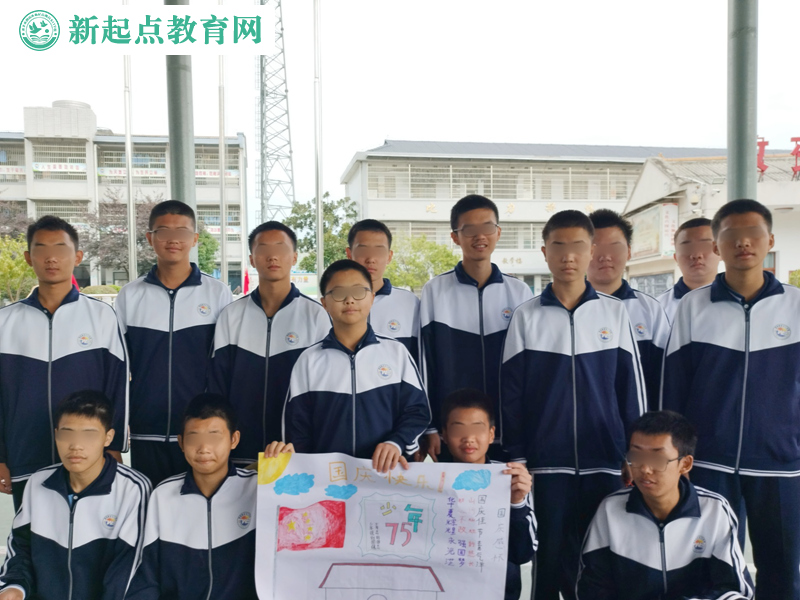 學生叛逆期封閉式學校開展國慶游園集市活動