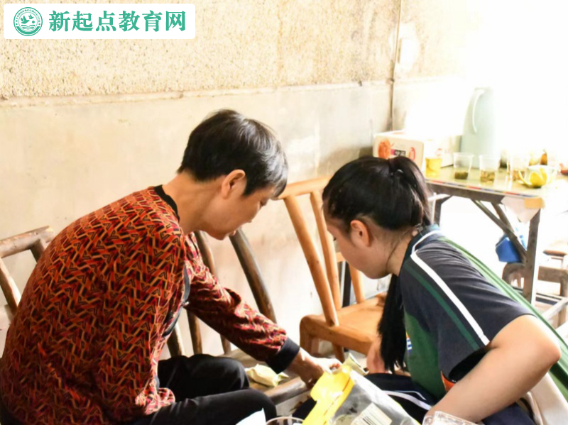 專(zhuān)管叛逆孩子的學(xué)校開(kāi)展重陽(yáng)節(jié)敬老活動(dòng)