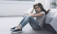 初中女孩脾氣暴躁易怒
